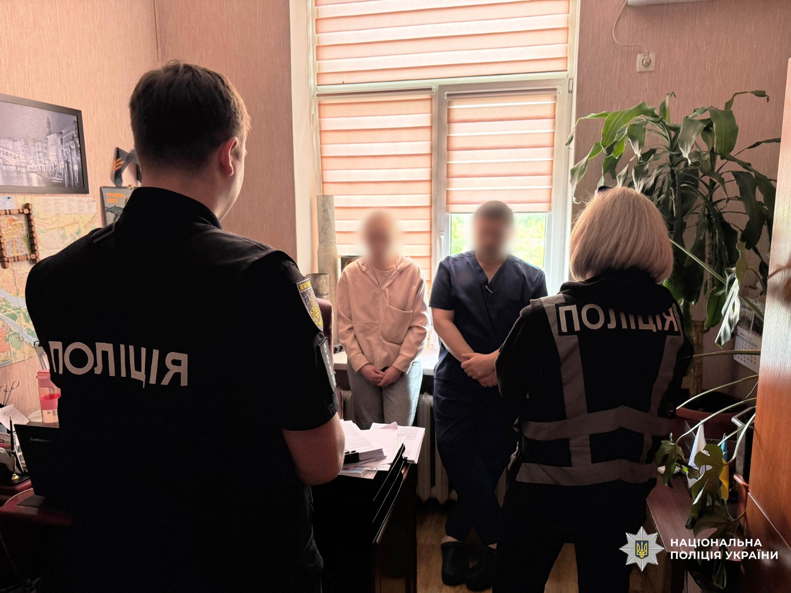 Майже півмільйона гривень збитків держбюджету: кіберполіцейські припинили злочинну діяльність лікарів-хірургів